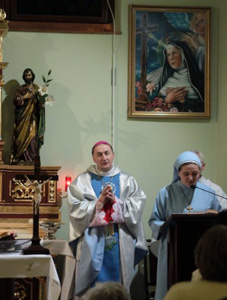 Bp Andrzej Jeż wśród chorych